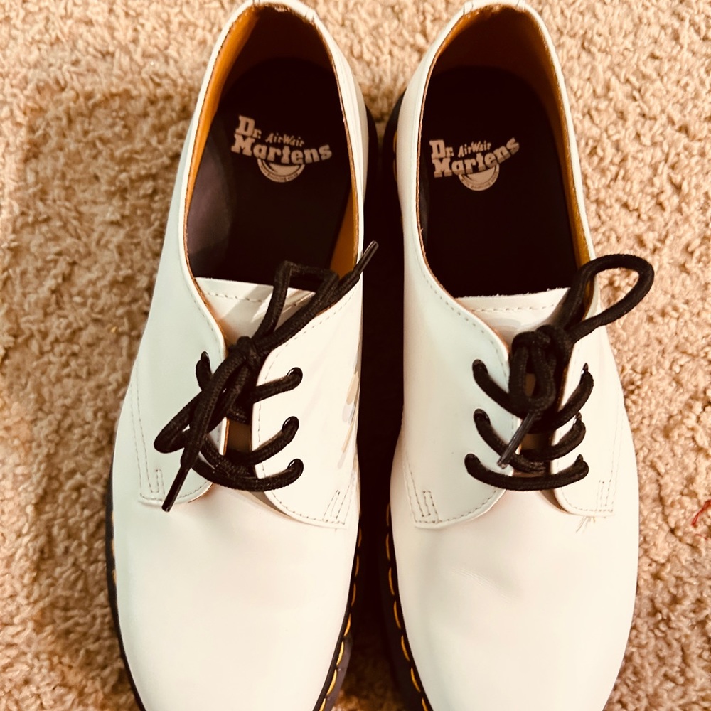 New Dr. Martens White Mens Size 11 Women’s size 12